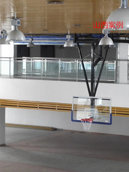 山西临汾市某中学悬挂式电动篮球架安装完成